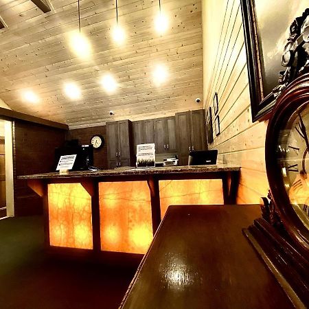 Pinewoods Resort And Rv Park Duck Creek Village Екстер'єр фото