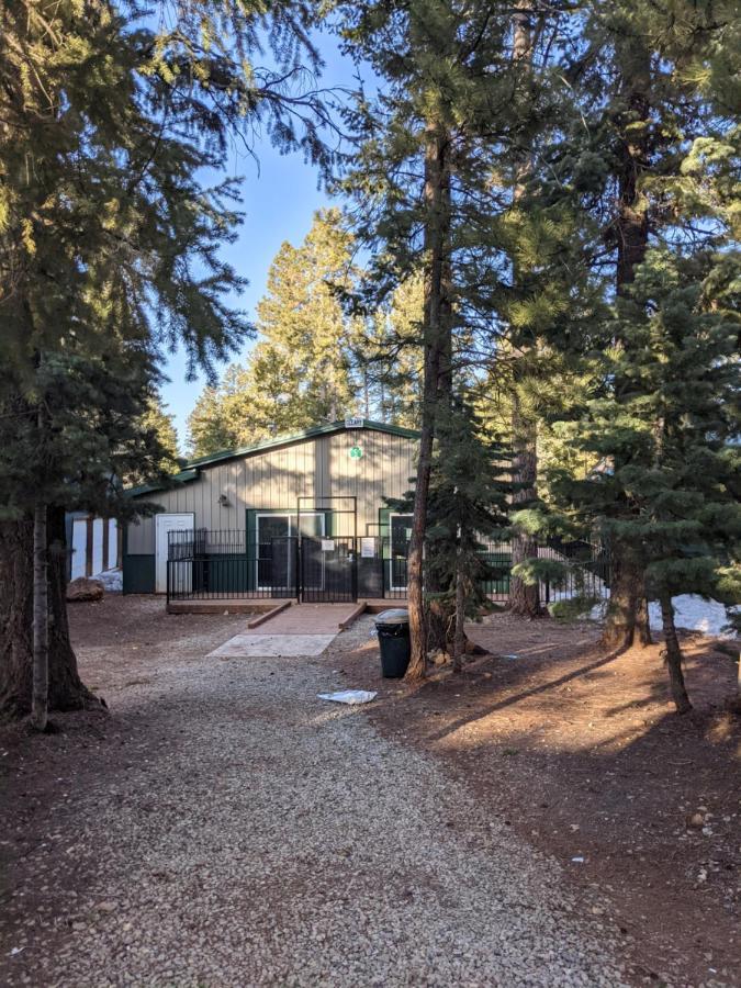 Pinewoods Resort And Rv Park Duck Creek Village Екстер'єр фото