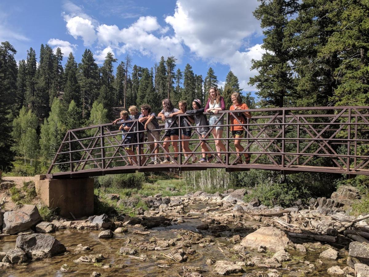 Pinewoods Resort And Rv Park Duck Creek Village Екстер'єр фото