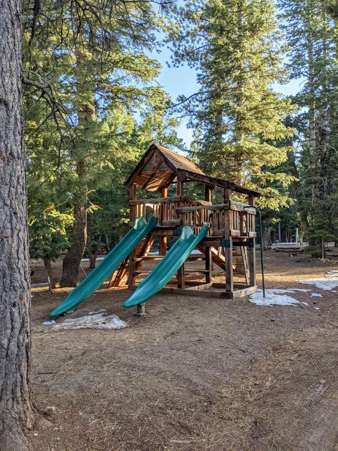 Pinewoods Resort And Rv Park Duck Creek Village Екстер'єр фото
