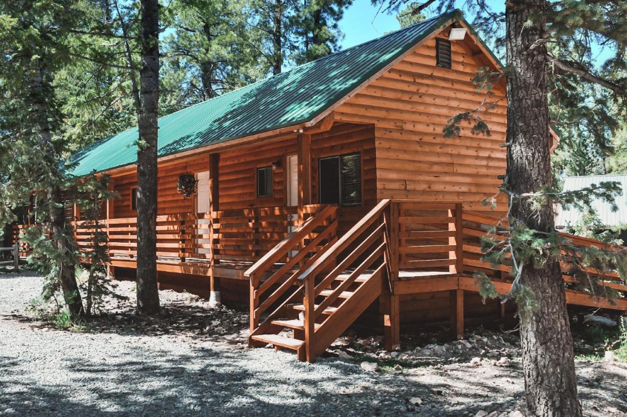 Pinewoods Resort And Rv Park Duck Creek Village Екстер'єр фото