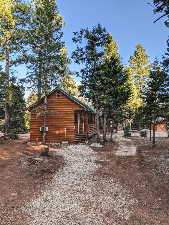 Pinewoods Resort And Rv Park Duck Creek Village Екстер'єр фото