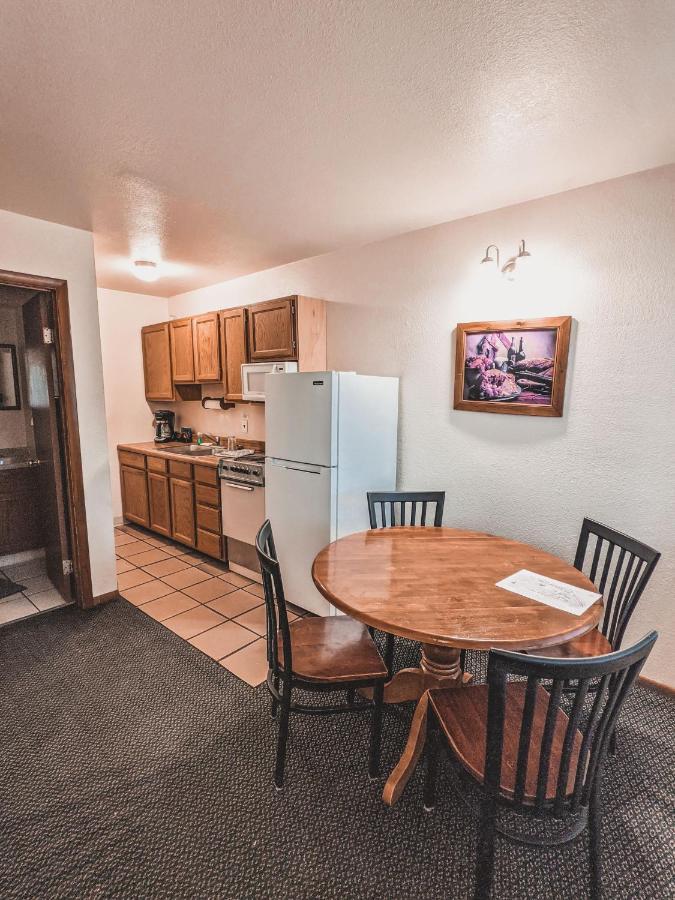 Pinewoods Resort And Rv Park Duck Creek Village Екстер'єр фото