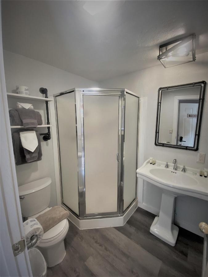 Pinewoods Resort And Rv Park Duck Creek Village Екстер'єр фото