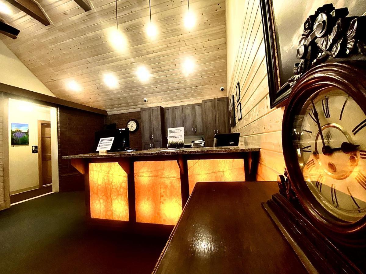 Pinewoods Resort And Rv Park Duck Creek Village Екстер'єр фото